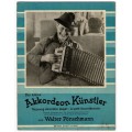 Der kleine Akkordeon-Künstler